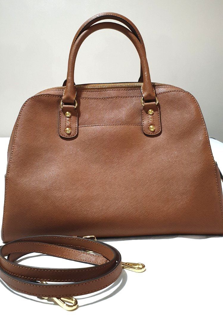 Michael kors bag (Category: Luxury Bags & Wallets) located in Quezon City. Submitted by tindahan_nia (Listing ID 1389261935, Image 2). Description: Micheal kors travel / casual bag. Check photo, there is a slight defect on the right side of the bag. But overall, the color and hardware are all in good and shiny..