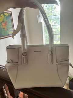 (Category: ) located in . Submitted by fashionrehaul (Listing ID 1389116632, Image 1). Description: .
