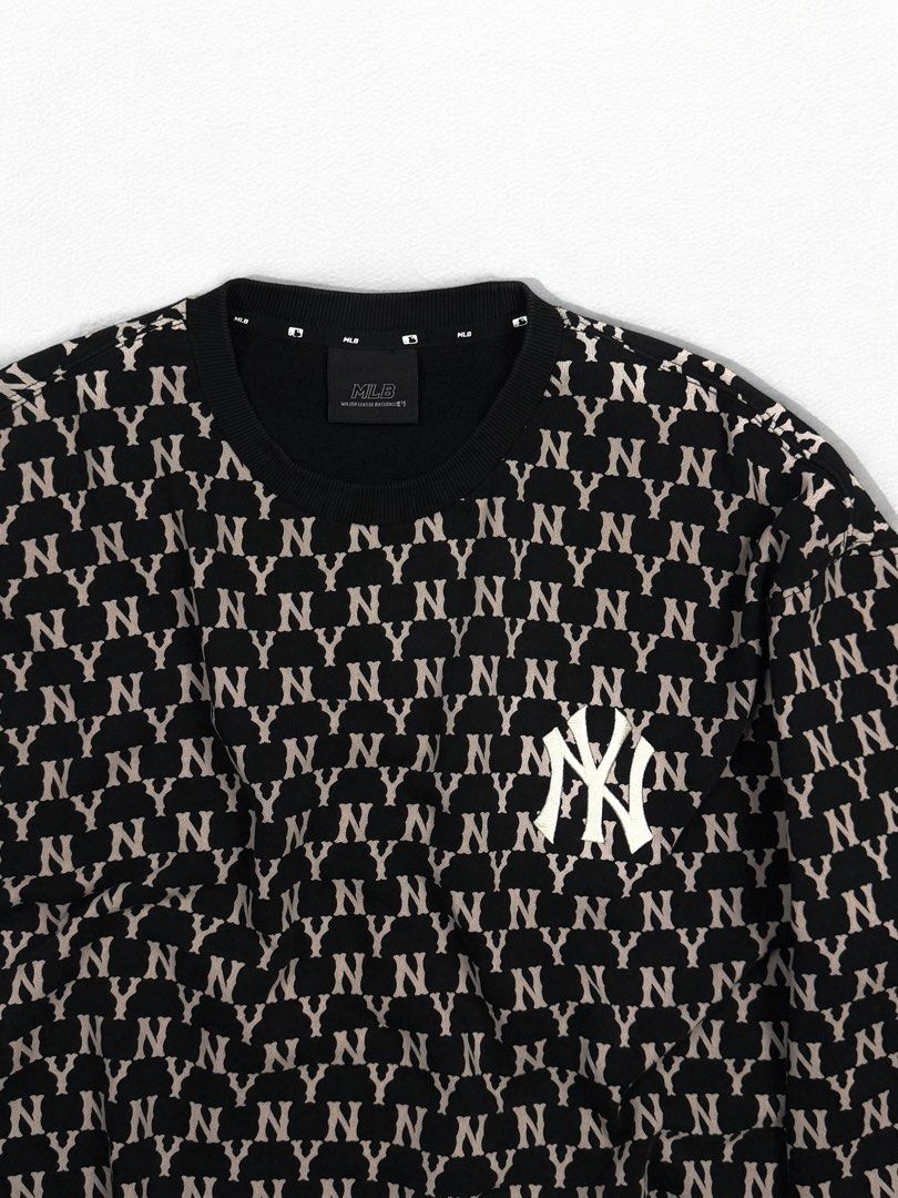 MLb new york yankees pullover (Category: Coats, Jackets and Outerwear) located in Cebu City. Submitted by stylehub_ (Listing ID 1389280793, Image 2). Description: M L B ny yankees pullover XL Width: 25 Length: 29 Condition: excellent Color rate: 9.5/10.
