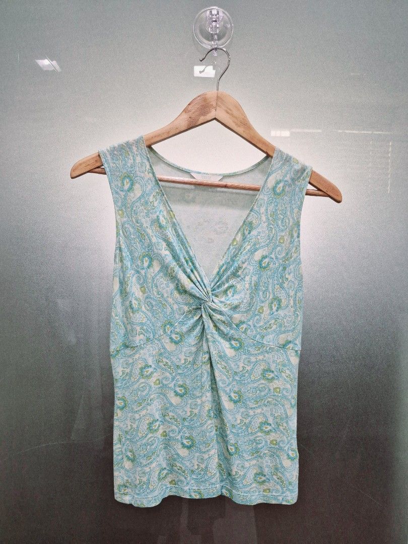 M&S Sleeveless Paisley Blouse (Category: Sleeveless) located in Quezon City. Submitted by akcstuff (Listing ID 1389259472, Image 1). Description: Fits S-M.