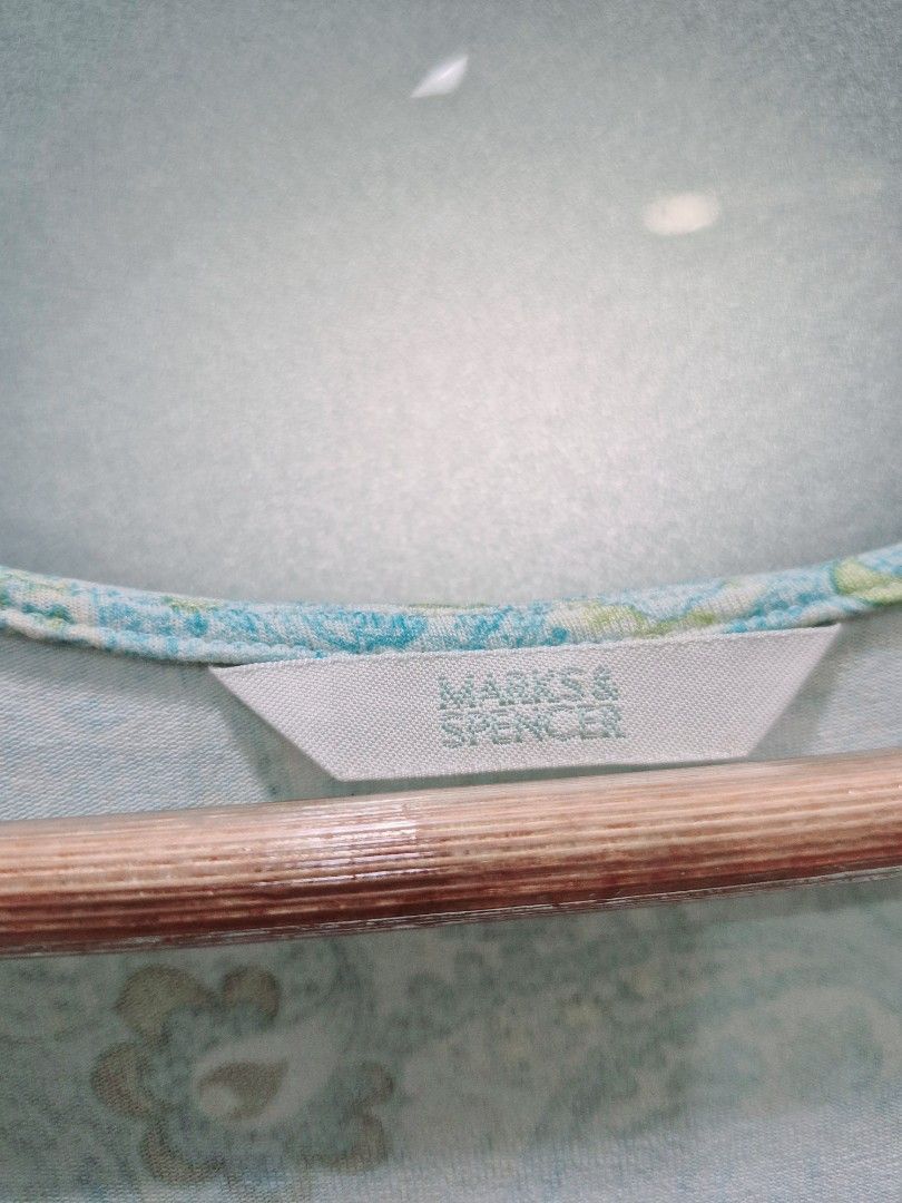 M&S Sleeveless Paisley Blouse (Category: Sleeveless) located in Quezon City. Submitted by akcstuff (Listing ID 1389259472, Image 2). Description: Fits S-M.
