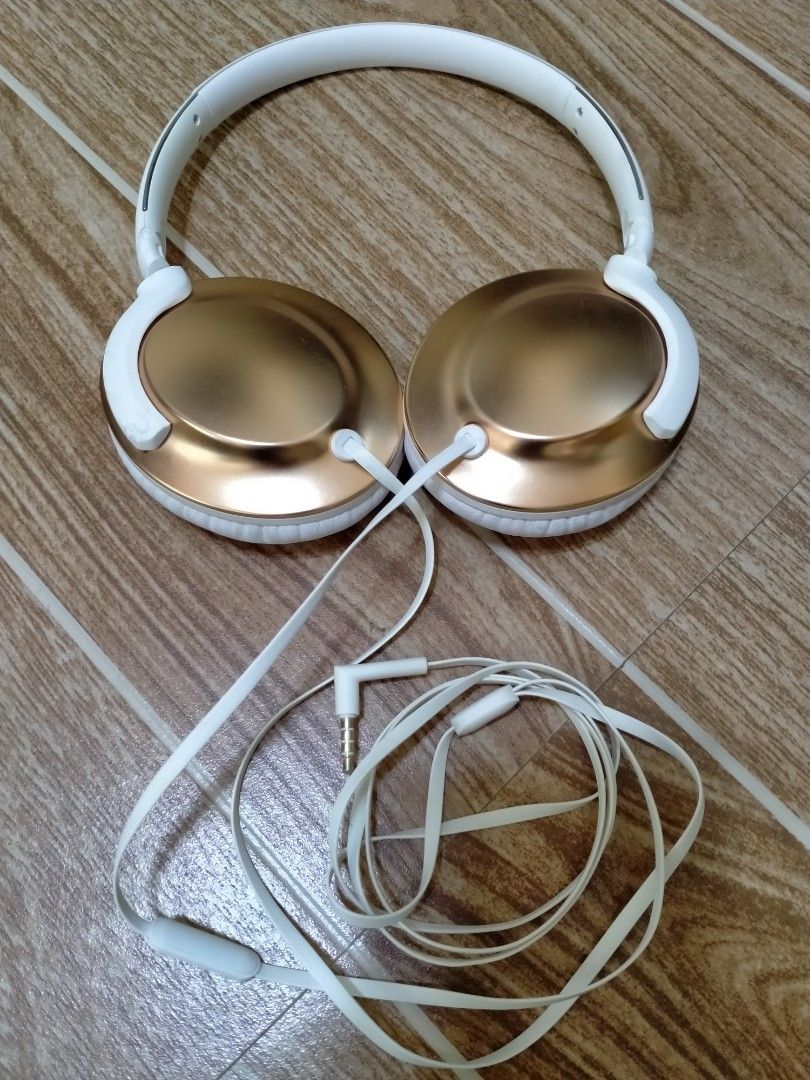 PHILIPS FLITE EVERLITE HEADPHONE (Category: Headphones & Headsets) located in Cabuyao City. Submitted by Bike_Clothing10 (Listing ID 1389149455, Image 1). Description: READ FIRST... FOR SALE: PHILIPE FLITE EVERLITE HEADPHONE Good Condition Good Sound Quality All Working ISSUE: Medjo nag pinkish ung foam and slight crack sa foam. see pics.. PRICE: 750 + SF PICK UP OR SHIPPING ONLY LOCATION: Cabuyao Laguna -NO COD/COP- PM FOR INQUIRIES....