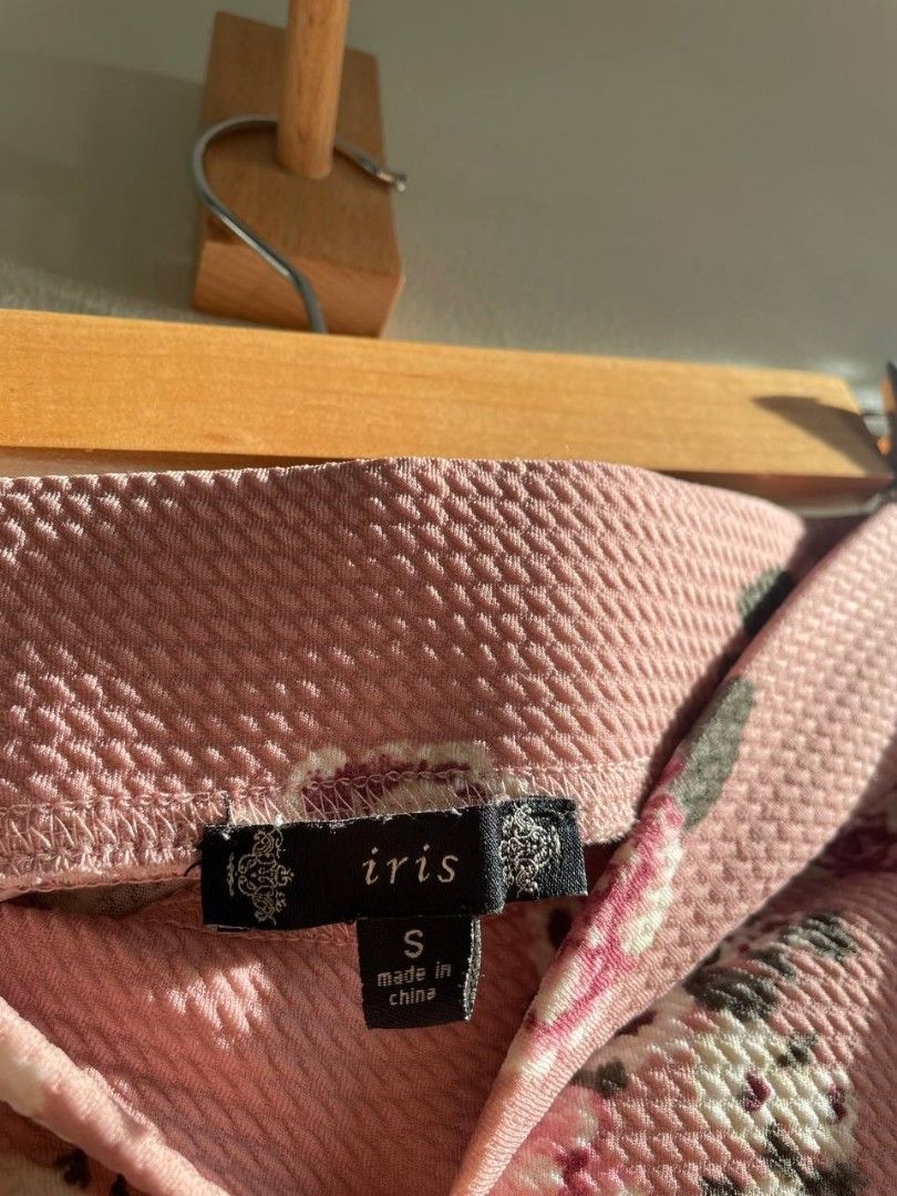 Pink Floral Midi Fitted Skirt (Category: Skirts) located in Quezon City. Submitted by fudge.brownies (Listing ID 1389199197, Image 2). Description: Fits: Small stretchy & thick fabric, not see through no flaws, in mint condition🌸.