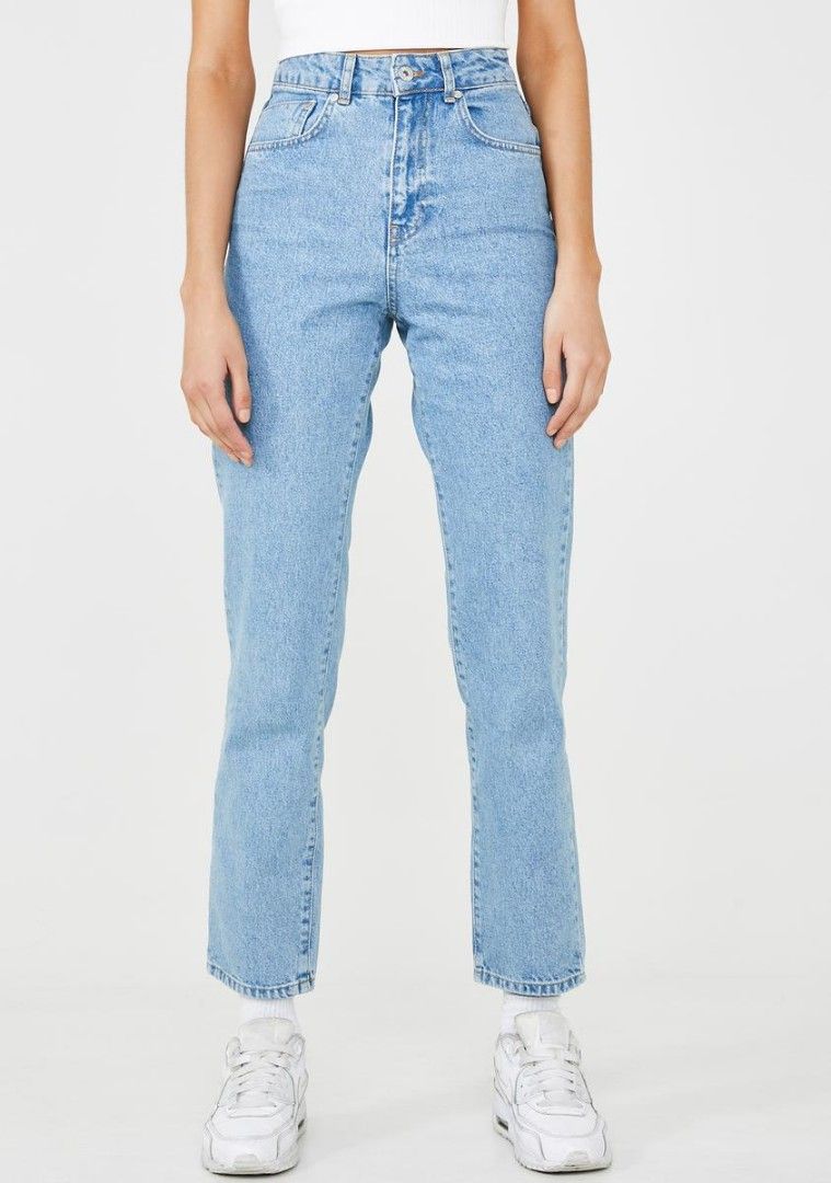 The Ragged Priest Cougar Jeans (Category: Jeans) located in Makati City. Submitted by nikkacont (Listing ID 1389259053, Image 2). Description: Colot: Light Blue Size: 26 inch, runs small Material: 100% Cotton Condition: Lightly used, removed branded patch at the back Original Price: 2000 Php RFS: Decluttering MOP: BPI/BDO/GCash P.S. Please note that the item is still available and the price listed is final. I won't be replying to inquiries about 