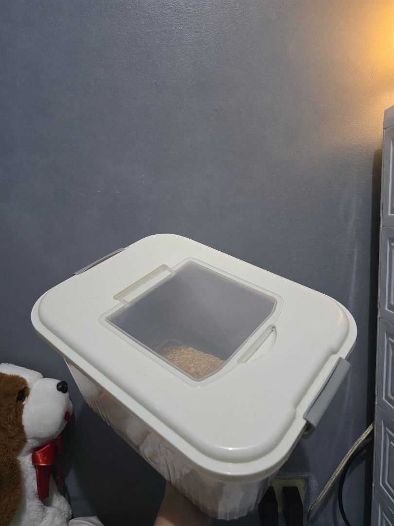 Rice dispenser (Category: Pitchers & Dispensers) located in Manila. Submitted by kathnise_ (Listing ID 1389261253, Image 2). Description: rfs: decluttering 5-15kg of rice.