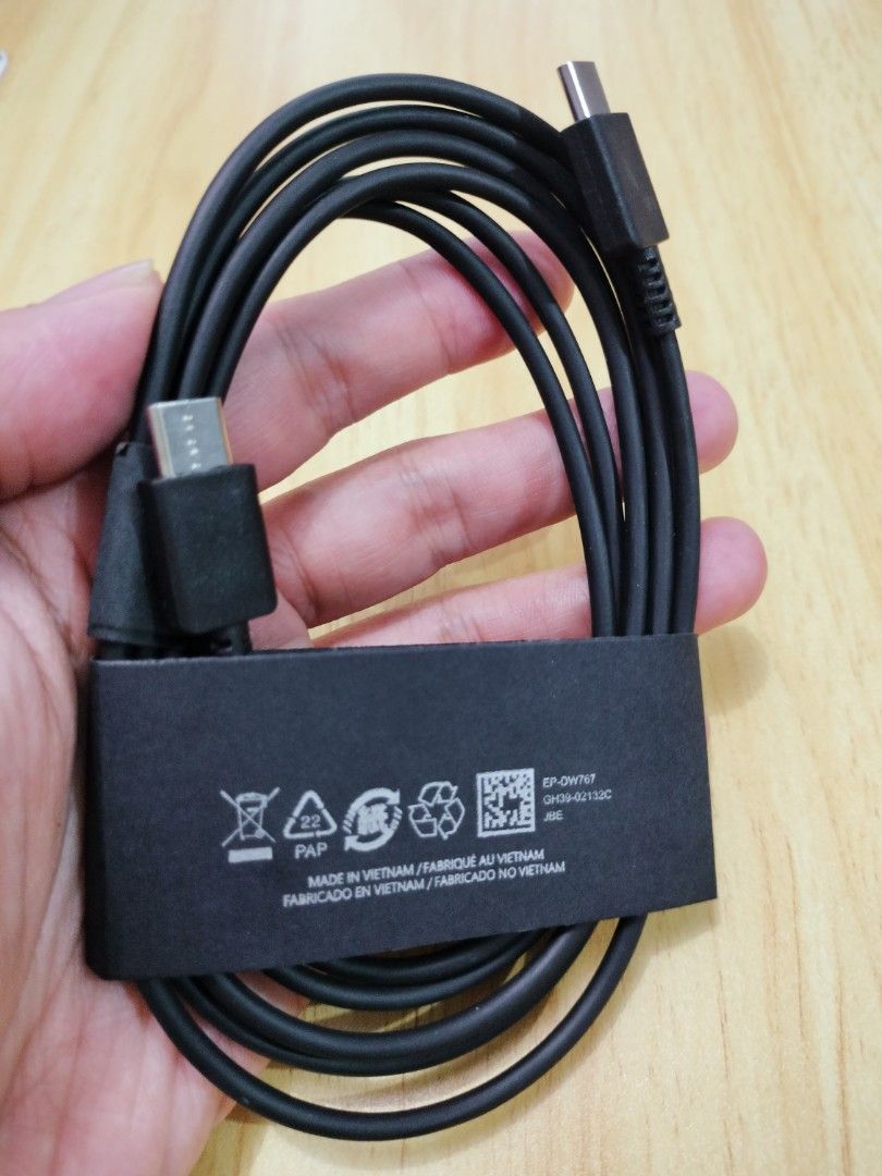 Samsung ORIGINAL USB-C to USB-C (1.8m) Super Fast Flash Support (Category: Cables & Adaptors) located in Manila. Submitted by walsgadsaccesorries (Listing ID 1389250588, Image 2). Description: Original Samsung UBS-C to C Super Fast Charging fresh From SAMSUNG Flip 5-7 Series Compatible For Samsung Laptop, Tablets, Samsung Buds, Samsung Watches,Samaung Fold 4,5,6& 7 Series.