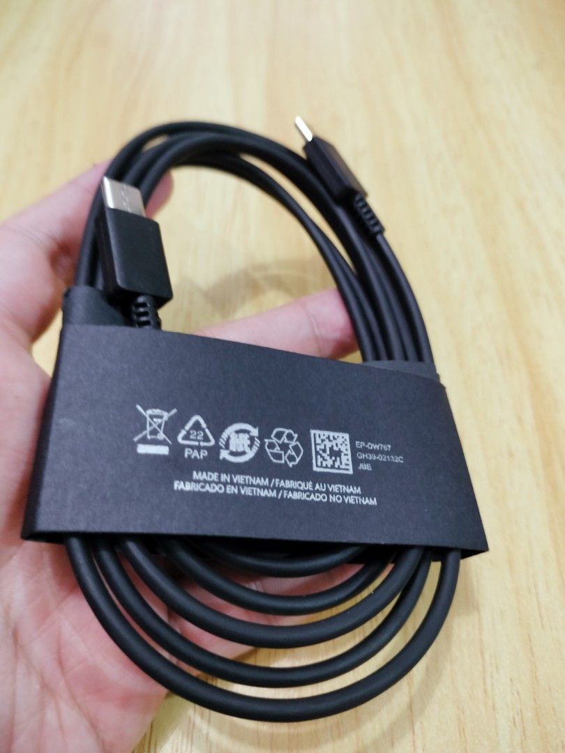 Samsung ORIGINAL USB-C to USB-C (1.8m) Super Fast Flash Support (Category: Cables & Adaptors) located in Manila. Submitted by walsgadsaccesorries (Listing ID 1389250588, Image 1). Description: Original Samsung UBS-C to C Super Fast Charging fresh From SAMSUNG Flip 5-7 Series Compatible For Samsung Laptop, Tablets, Samsung Buds, Samsung Watches,Samaung Fold 4,5,6& 7 Series.