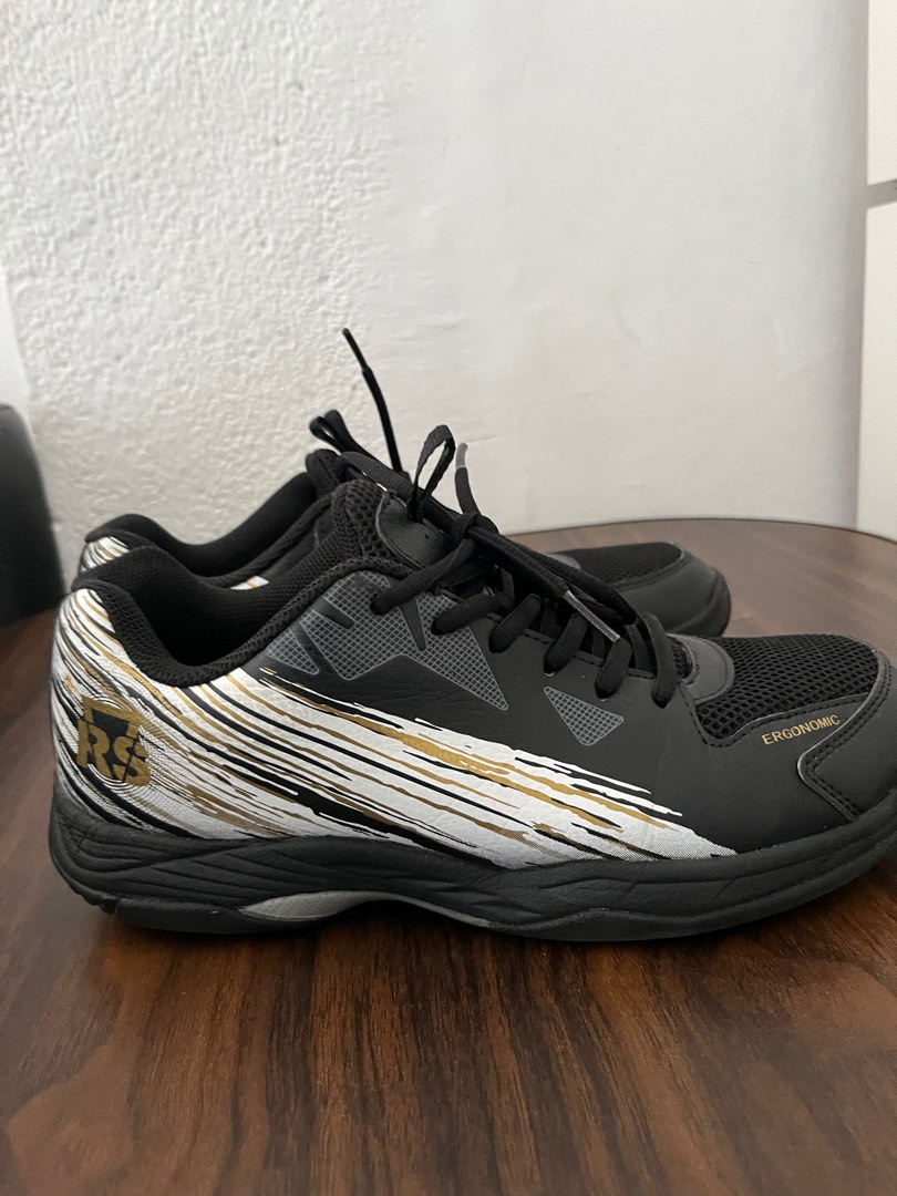 sepatu badminton nike air max