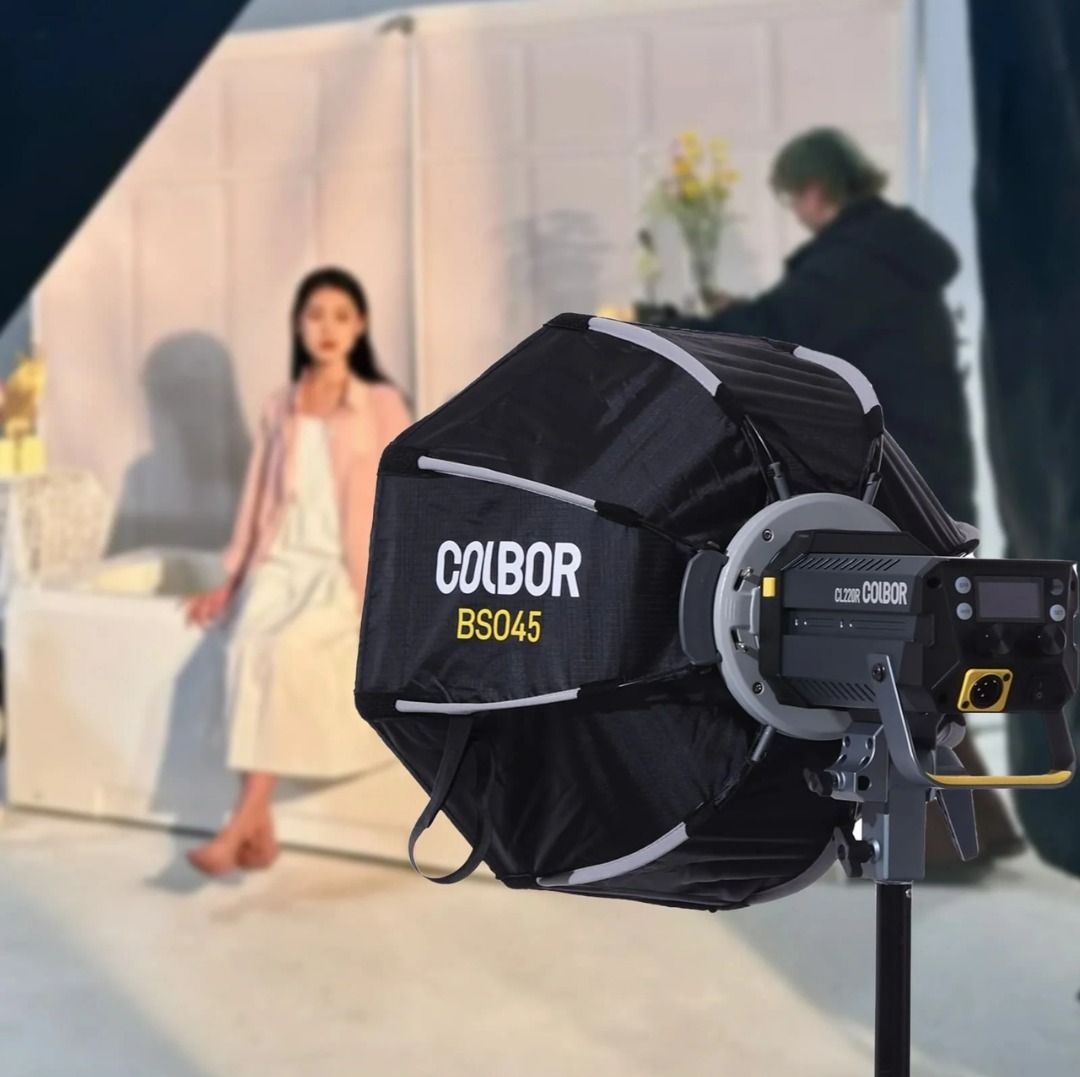 Synco COLBOR 45cm 60cm 90cm Octagonal Softbox Diffuser Studio Video Recording Photoshoot Accessories (Category: Flashes) located in Manila. Submitted by vmidirect (Listing ID 1389170595, Image 3). Description: 45cm 65cm 90cm Octa Softbox COLBOR BSO45 BS065 BS090 Featuring an eight-sided, octagonal design, the COLBOR BSO45 45cm octa softbox helps create a natural, soft, and diffused light, making it a widely-used type in photography and videograph