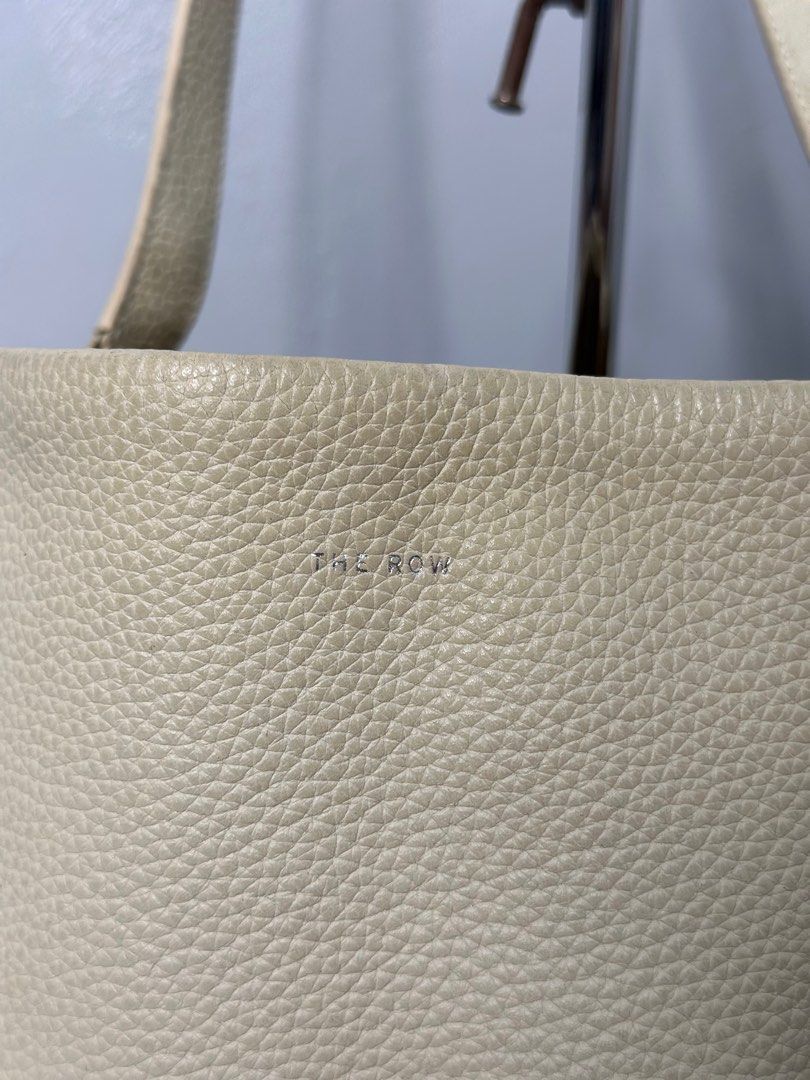The Row Park Leather Tote (Category: Luxury Bags & Wallets) located in Valenzuela. Submitted by telagram (Listing ID 1389279391, Image 3). Description: .