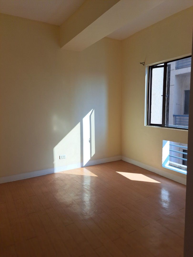 Two Bedrooms Unfurnished (Category: Apartments & Condos) located in Quezon City. Submitted by acf.pms (Listing ID 1389114172, Image 3). Description: 2 bedrooms Unfurnished 73 square meter 1 Maids room/laundry room Withprovision for internet and landline located at One orchard Condo , Eastwood City , Bagumbayan, Q.C. Pets: not allowed.