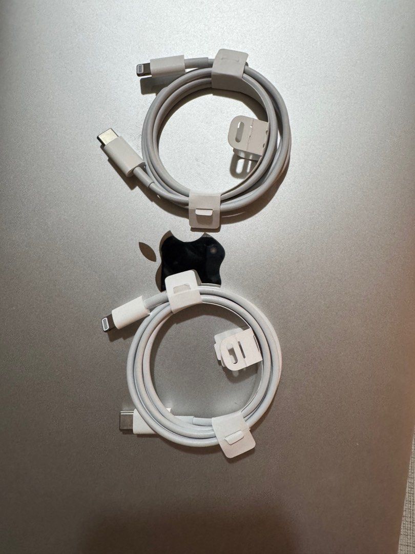 Type C - lightning Cable (Category: Chargers & Cables) located in Pasig City. Submitted by seazone.deal (Listing ID 1389279771, Image 2). Description: Original item 1400 get all.