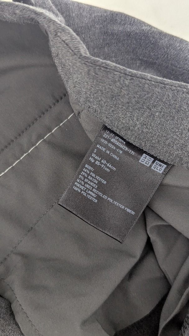 Uniqlo Smart Ankle Pants (Dark Gray) (Category: Other Bottoms) located in Quezon City. Submitted by q_archive (Listing ID 1389228755, Image 3). Description: ✳️ Available stocks (1): 1 - inseam 23.5" ❌ 1 - inseam 24" SOLD ✳️ Back pockets' temporary stitches still intact ✳️ Original price: 1,990.