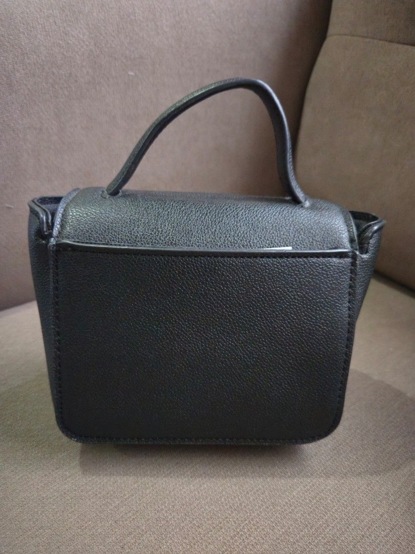 Used Nine west sling (Category: Cross-body Bags) located in Cainta. Submitted by nessft (Listing ID 1389296699, Image 2). Description: orig. used. see pix for flaws..