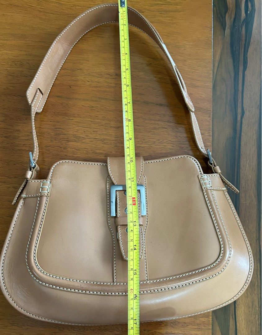 Vintage Authentic Tod’s Leather Croissant bag (Category: Luxury Bags & Wallets) located in Taguig. Submitted by vintage_gifted_thrifted (Listing ID 1388190680, Image 2). Description: Authentic Tod’s 90s era croissant bag.