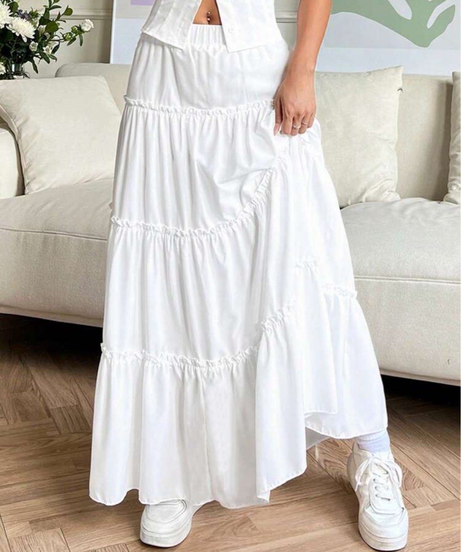 White Long Skirt (Category: Skirts) located in Manila. Submitted by happyleiii (Listing ID 1389263046, Image 1). Description: Used only once! RFS - thought I lost my first long skirt but then I found it .