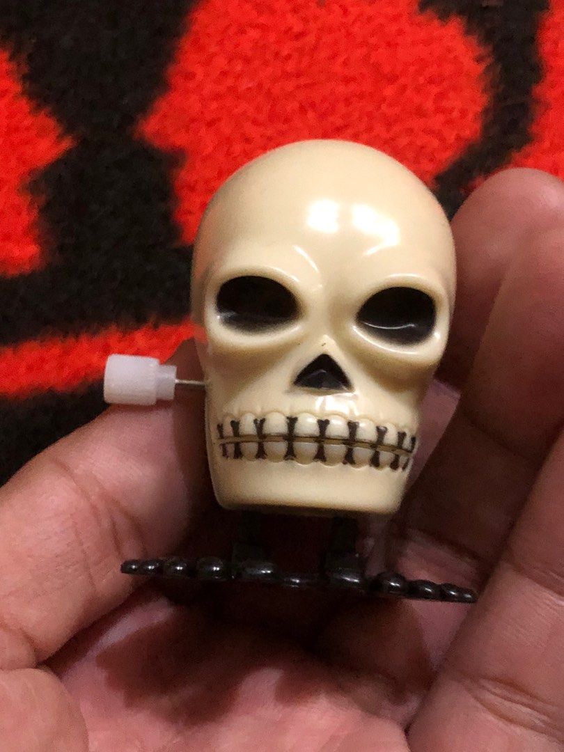 Windup toy skull (Category: Designer & Blind Box Toys) located in Quezon City. Submitted by markgolveo (Listing ID 1389221252, Image 3). Description: Windup toy skull.