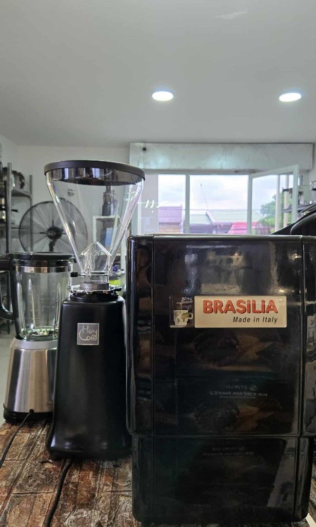 1GROUP COMMERCIAL BRASILLIA ESPRESSO MACHINE (Category: Coffee Machines & Makers) located in Bulacan. Submitted by iamvanillapeach (Listing ID 1389484165, Image 3). Description: 1G Commercial Brasilia espresso machine (made in italy) with Hey cafe hc600 Commercial grinder & ice crush blender. Brasilia espresso machine -Procon pump -Copper tubing/boiler -Made in italy -Newly pms With 30 days service warranty. You can try in actual if pick up. We c
