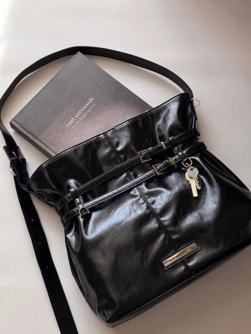 實物圖/2色) MATIN KIM DOUBLE BELTED STRAP BIG BAG IN BLACK WHITE