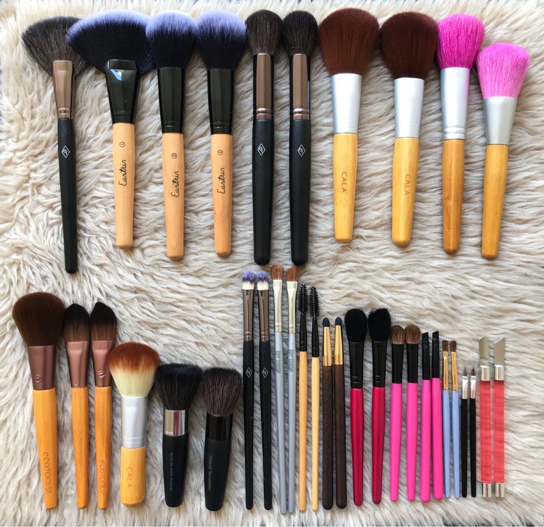 36pcs make up brush set💖 (Category: Makeup) located in Quezon City. Submitted by beautynglamph (Listing ID 1389324052, Image 1). Description: Available 36pcs make up brush set 💖 Dm for more Available ready to ship ‼️ Yes to sameday delivery 🛵 Location: Project 4 Cubao Qc 📍 (B).