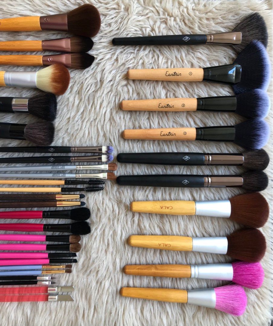 36pcs make up brush set💖 (Category: Makeup) located in Quezon City. Submitted by beautynglamph (Listing ID 1389324052, Image 2). Description: Available 36pcs make up brush set 💖 Dm for more Available ready to ship ‼️ Yes to sameday delivery 🛵 Location: Project 4 Cubao Qc 📍 (B).