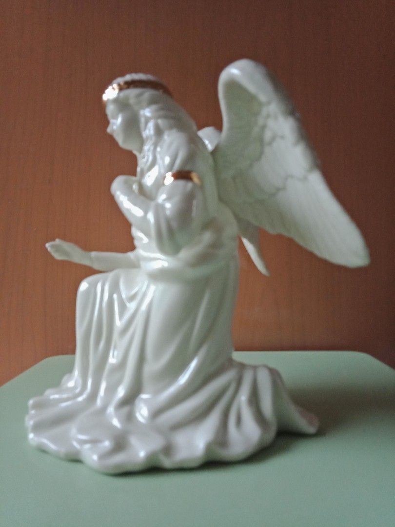 Angel Altar Accent Figurine (Category: Religious Items) located in Taytay. Submitted by rulertrade (Listing ID 1389439223, Image 3). Description: Ceramic in glossy finish Color - ecru Height - 6.5 inches Very lovely in actual In excellent condition No issues *** Firm price Location: Taytay, Rizal.