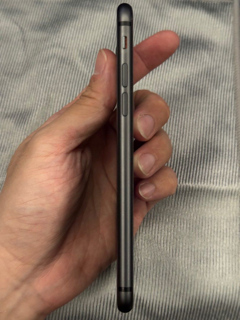 (Category: iPhone 8 Series) located in Singapore. Submitted by sean1712 (Listing ID 1389403931, Image 3). Description: Selling a used but well taken care iPhone 8 256gb black. Battery life 78% Selling as is. No protector unless requested for 5 bucks more.