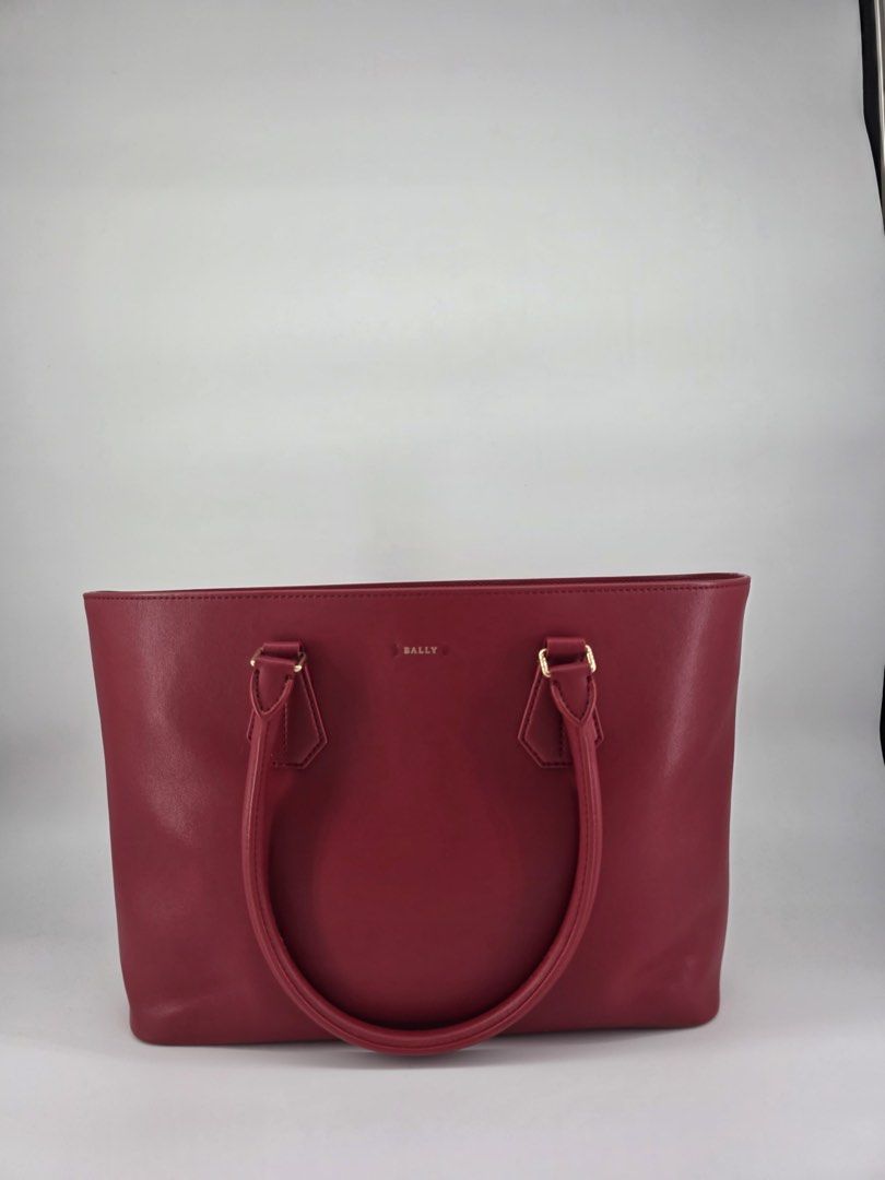 AUTHENTIC Bally Leather tote bag (Category: Luxury Bags & Wallets) located in Manila. Submitted by allthingsilove65 (Listing ID 1389377623, Image 2). Description: Im selling all my preloved authentic bags RFS: decluttering (Please buy my preloved bags so l can buy new ones 🥲) 💯 Authentic Bally Leather Tote Bag In good condition Bought from Gotemba Outlet in Japan.