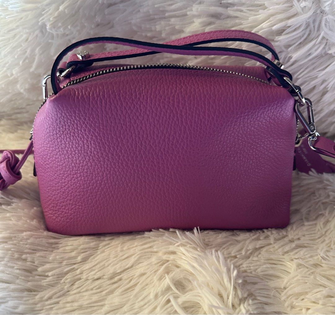 AUTHENTIC Gianni Chiarini Cross-body Bag (Category: Cross-body Bags) located in Cainta. Submitted by Micks81StorePH (Listing ID 1389343739, Image 1). Description: I bought it in Japan.🇯🇵 Super Cute bag 'to and ganda ng color. 😍 I'm open to reasonable offers. 😊.