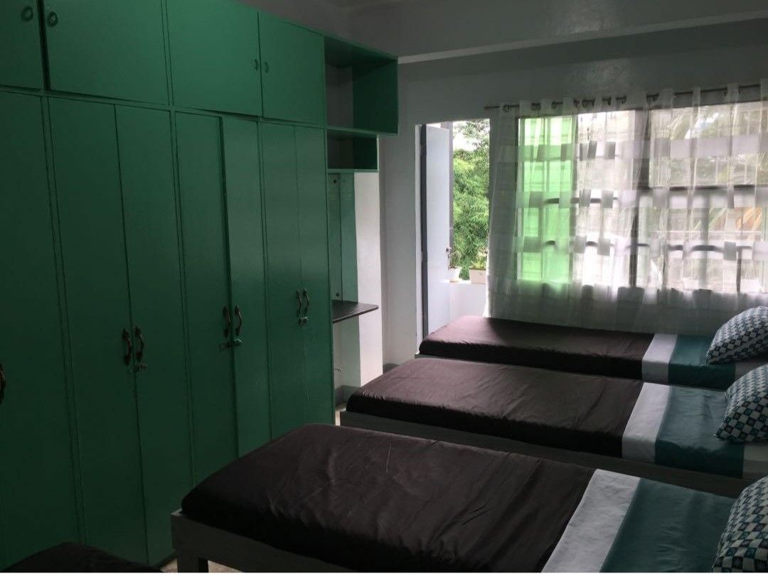 Bedspace Makati (Category: Room Rentals) located in Manila. Submitted by kparc (Listing ID 1389314126, Image 2). Description: Bedspace for Females ONLY - Makati 3700/pax 1 slot available Our flood-free Unit is located in a residential area within Barangay Sta. Cruz Makati, situated on the 2nd floor of the building, w/ the capacity of 3 pax. The room has its own toilet & bath, verandah area where Electricity & water are included in the rent. No ki