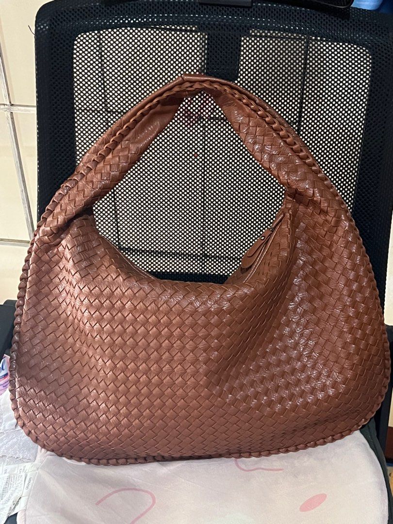 Bkk banig large shoulder bag (Category: Shoulder Bags) located in Pasig City. Submitted by bagsunlimitedmnl (Listing ID 1389343772, Image 2). Description: From bangkok.