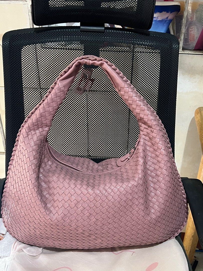 Bkk banig shoulder bag large (Category: Shoulder Bags) located in Pasig City. Submitted by bagsunlimitedmnl (Listing ID 1389324725, Image 2). Description: From bangkok thailand.