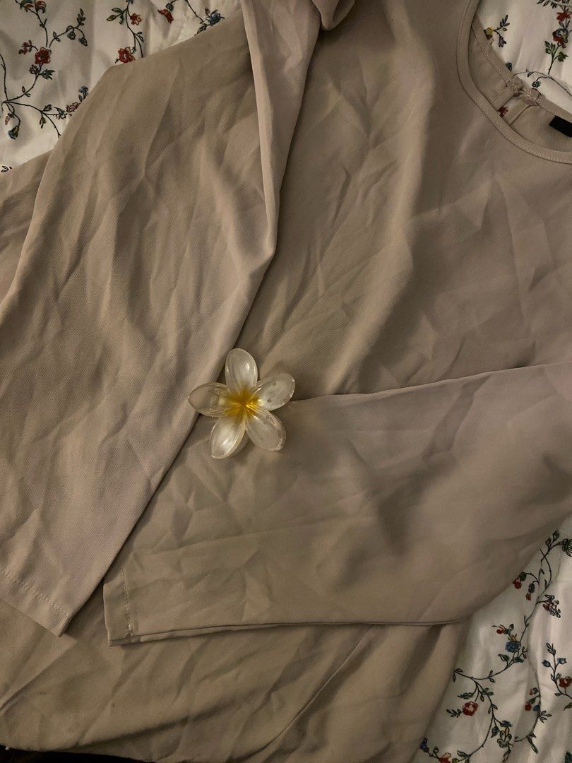 BLOUSE MNB (Category: Blouses) located in Seremban. Submitted by sherpss (Listing ID 1389458913, Image 1). Description: .