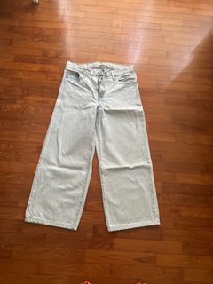 (Category: ) located in . Submitted by secondhand-clothing (Listing ID 1389302473, Image 1). Description: .