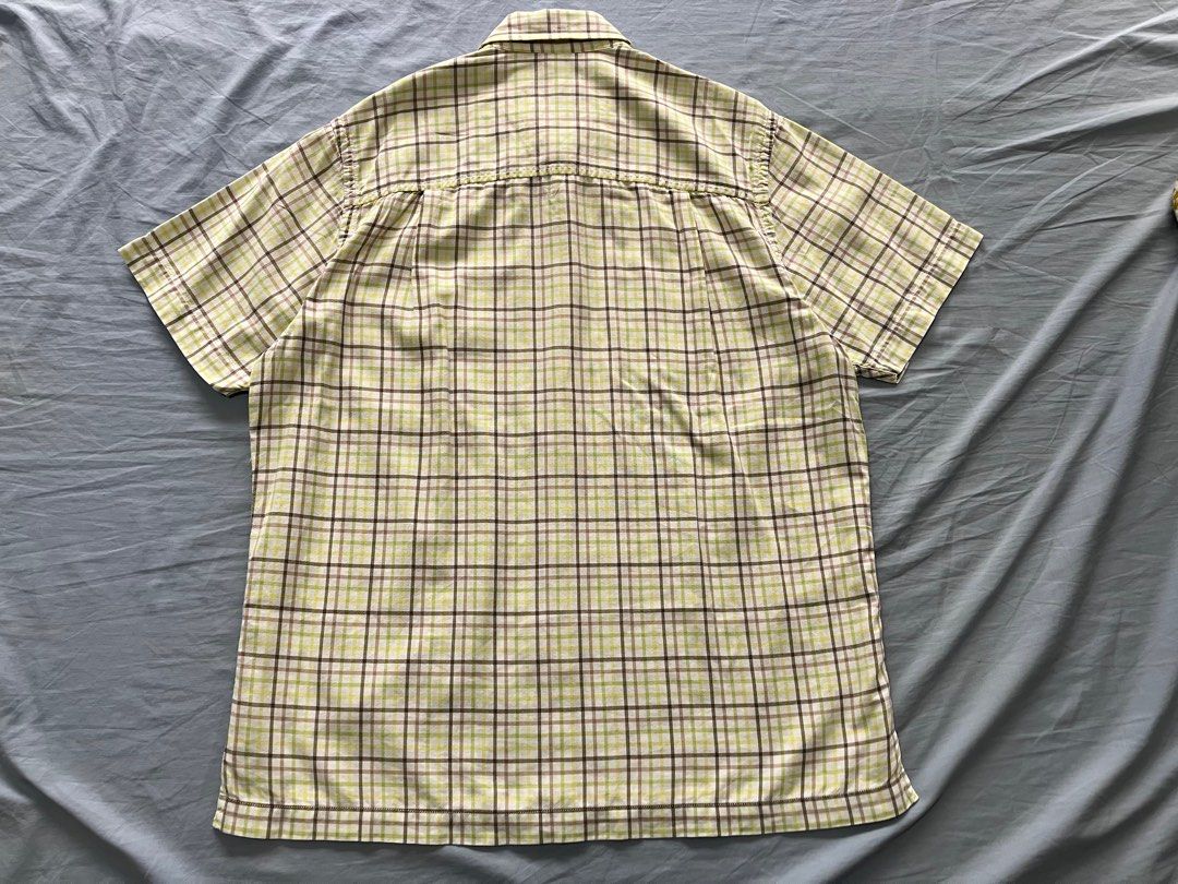 Bossini polo green and brown (Category: Tshirts & Polo Shirts ) located in Quezon City. Submitted by teesnpolos (Listing ID 1389398395, Image 2). Description: Collar has slight fraying See pictures for condition and measurements Location: qc MOD: arranged by buyer/ can be coordinated in chat MOP: bank transfer/gcash.