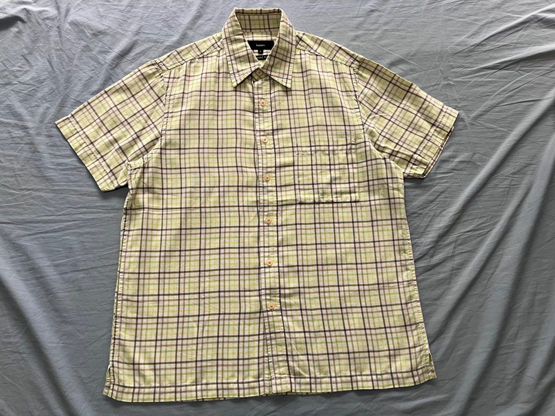 Bossini polo green and brown (Category: Tshirts & Polo Shirts ) located in Quezon City. Submitted by teesnpolos (Listing ID 1389398395, Image 1). Description: Collar has slight fraying See pictures for condition and measurements Location: qc MOD: arranged by buyer/ can be coordinated in chat MOP: bank transfer/gcash.