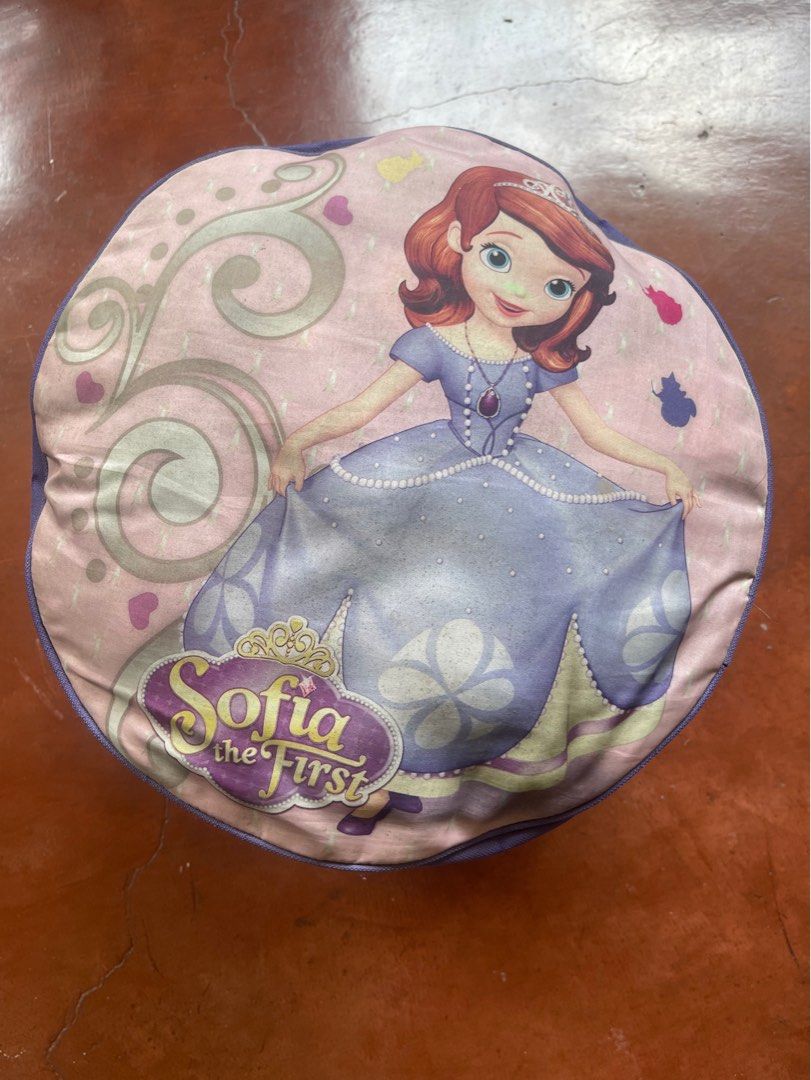Chair pillow for kids (Category: Babies & Kids Fashion) located in Pasig City. Submitted by limjeda (Listing ID 1389309932, Image 3). Description: Needs cleaning Decluttering Good for small kids while studying and eating. Makapal ang tela. Location: pasig city Ready for lalamove and pickup Gcash payment upon pickup.