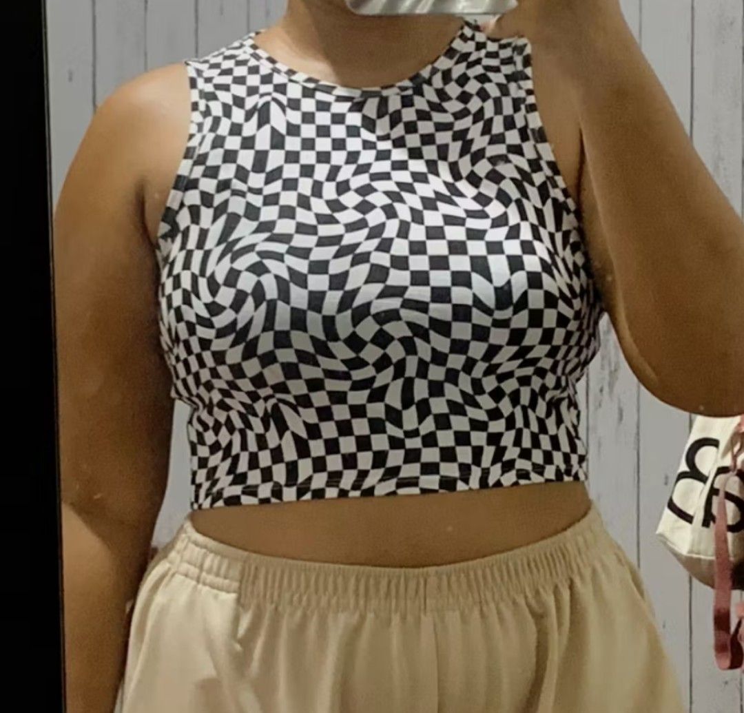 Checkered Racer back Crop Top (Category: Sleeveless) located in Rizal. Submitted by rmrkshmc (Listing ID 1389440135, Image 1). Description: •last price na po yan •rarely used •bust: 15"-20" laid flat •length: 15.5" •mop: gcash •loc: Mayamot, Antipolo.