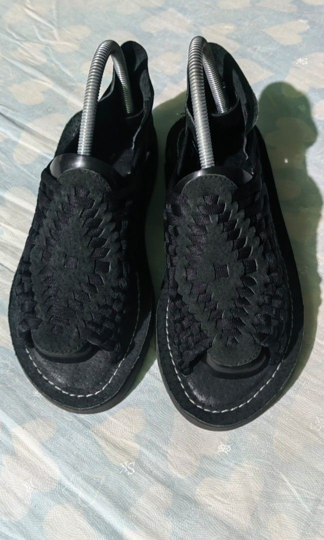 Chubasco Sandals (Category: Flats & Sandals) located in Cagayan de Oro. Submitted by james_dig (Listing ID 1389338503, Image 1). Description: size 6 excellent condition colorway - black manage expectations for item is from ukay color may vary due to lighting.