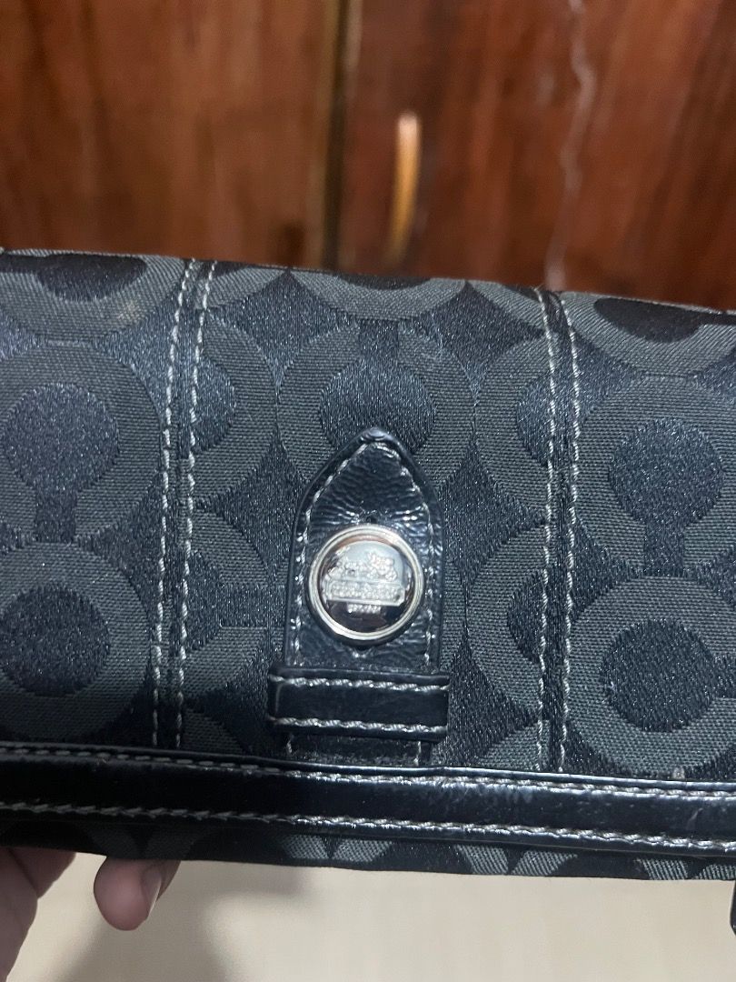 COACH BIFOLD RARE BLACK WALLET (Category: Luxury Bags & Wallets) located in San Pedro. Submitted by zllerrzz (Listing ID 1389315189, Image 2). Description: This is a coach wallet, rare!! There are only small signs of use as this is a preloved item from Japan!.
