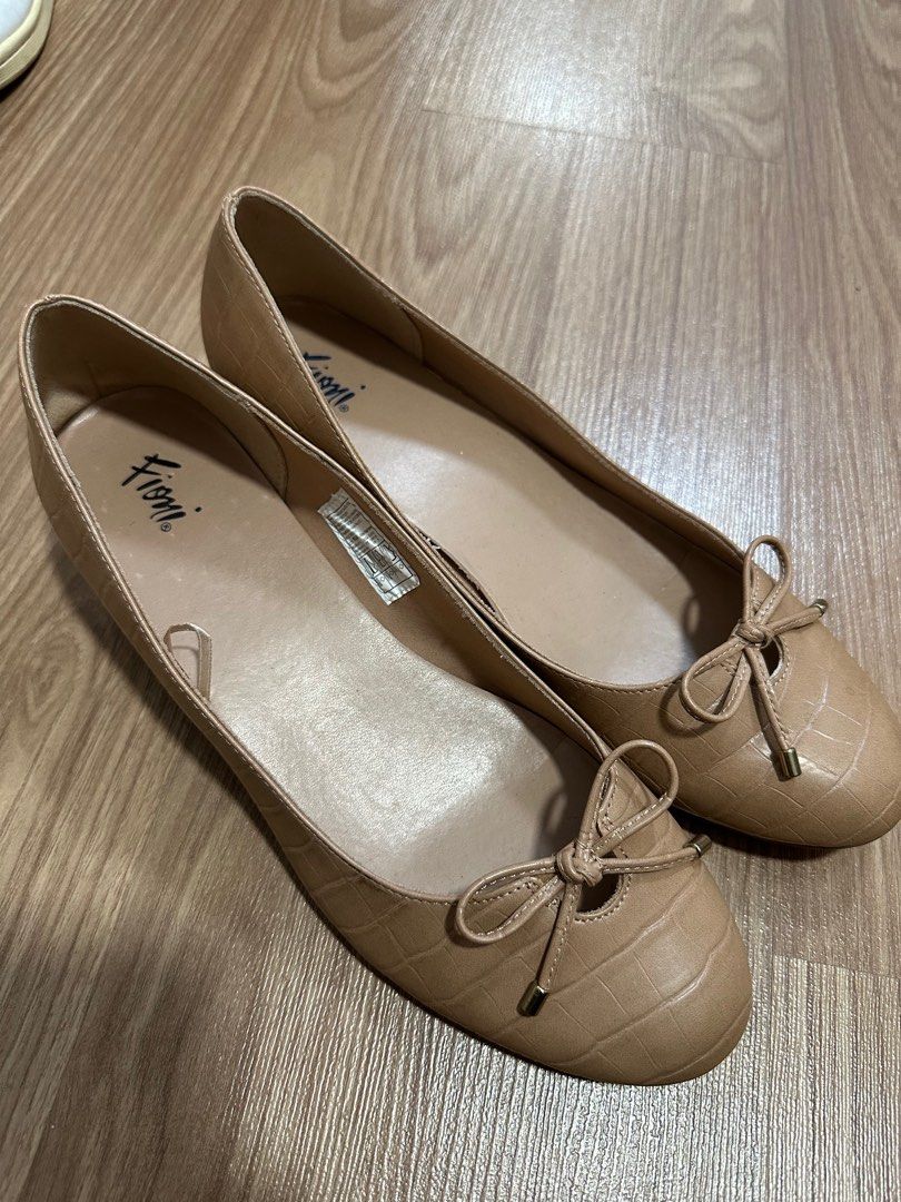 Fioni Brown Office Shoes (Size 11) (Category: Heels) located in Quezon City. Submitted by clothesandstuffbyb__ (Listing ID 1389467754, Image 2). Description: .