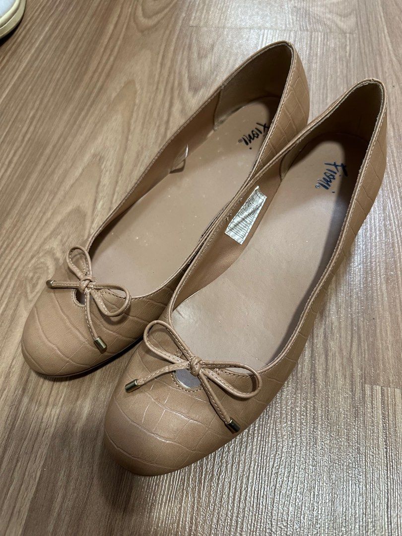Fioni Brown Office Shoes (Size 11) (Category: Heels) located in Quezon City. Submitted by clothesandstuffbyb__ (Listing ID 1389467754, Image 3). Description: .