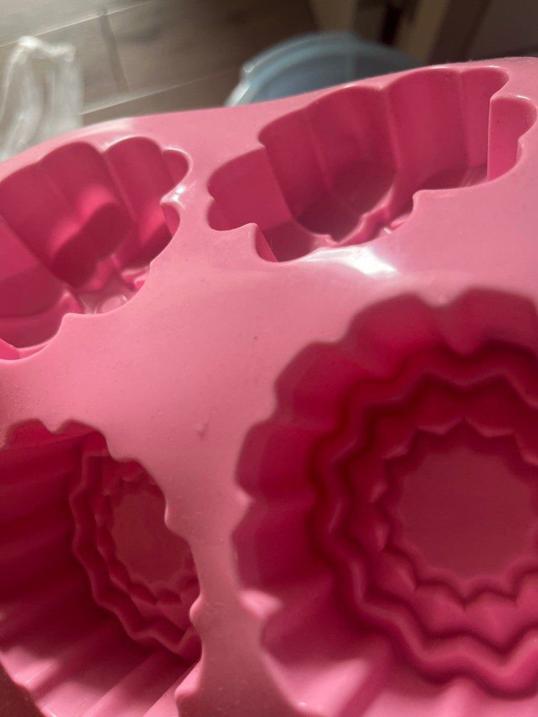 Baking Flower silicon mold (Category: Cookware & Accessories) located in San Juan City. Submitted by amsterdamnboi11 (Listing ID 1389315132, Image 3). Description: used only once silicon mold.