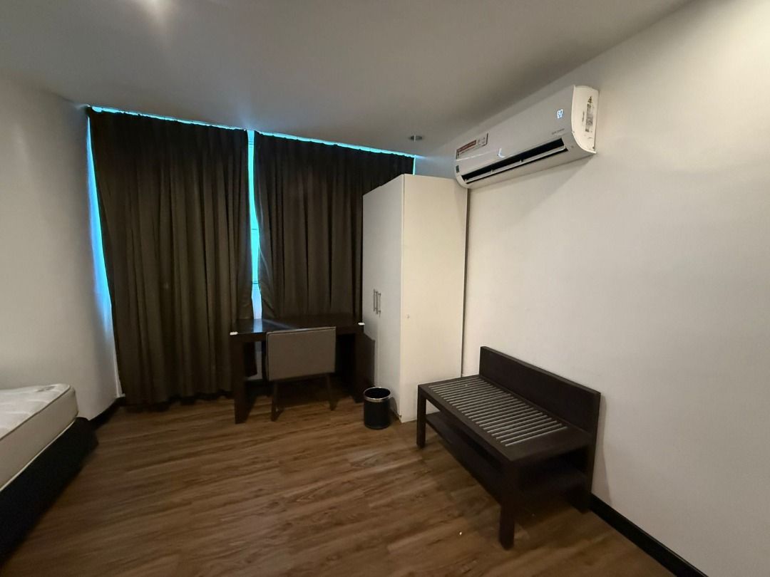 Fort Palm Spring - Small Office / Home Office (SOHO) Unit (Category: Apartments & Condos) located in Manila. Submitted by call_09053601049 (Listing ID 1389376968, Image 2). Description: Fort Palm Spring - Small Office / Home Office (SOHO) Unit FOR LEASE – Small Office / Home Office (SOHO) 📍 Fort Palm Spring, 6th Floor, BGC 📐 37 sqm | Fully Furnished 💰 ₱30,000/month (Inclusive of Association Dues) plus vat ✅ Furnished & Ready for Move-In ✅ Idea