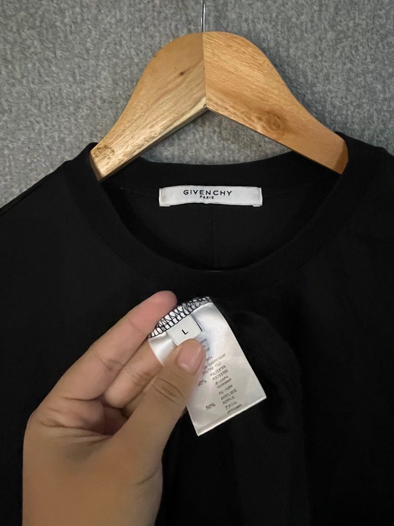 Givenchy Shark (Category: Tshirts & Polo Shirts ) located in Dumaguete. Submitted by thriftque (Listing ID 1389435712, Image 2). Description: Givenchy Shark Complete tags Dimes: 23x31 (L on tag) Excellent condi Color rate: 9/10 Issue: ❌.