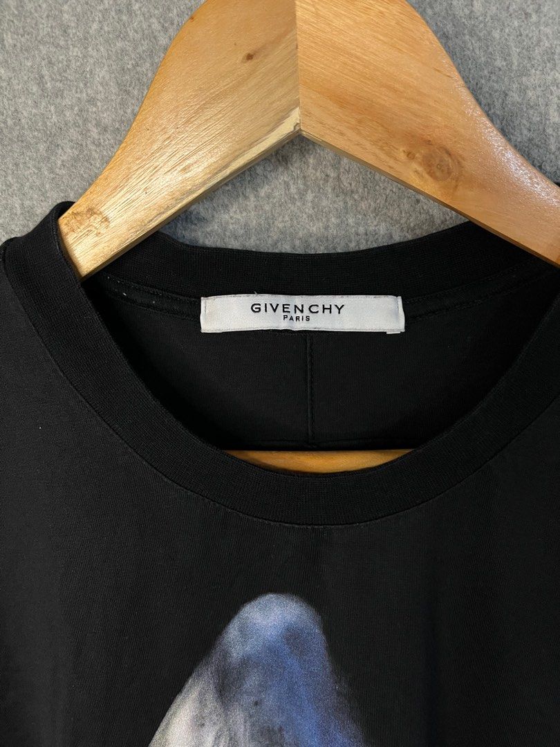 Givenchy Shark (Category: Tshirts & Polo Shirts ) located in Dumaguete. Submitted by thriftque (Listing ID 1389435712, Image 3). Description: Givenchy Shark Complete tags Dimes: 23x31 (L on tag) Excellent condi Color rate: 9/10 Issue: ❌.