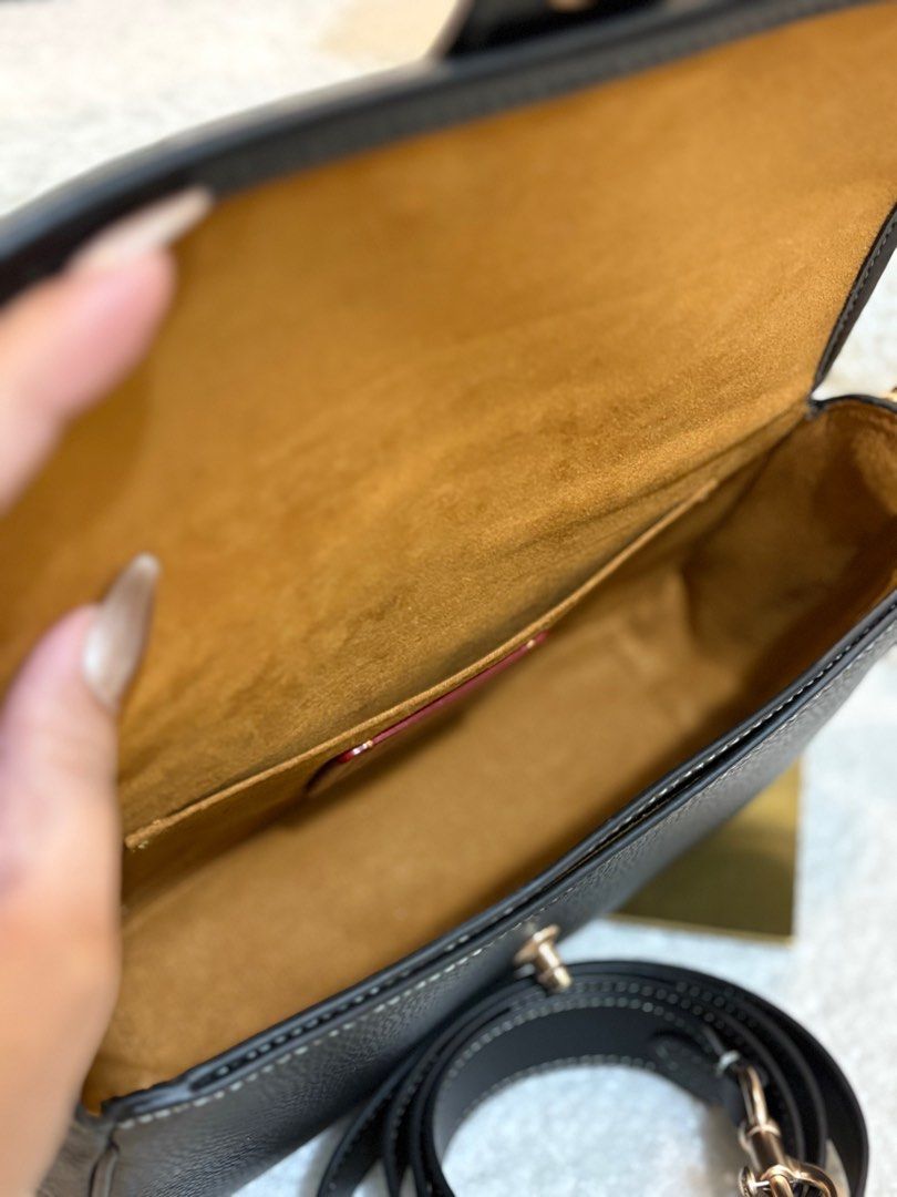 Hadley (Category: Luxury Bags & Wallets) located in Manila. Submitted by blaireblissph (Listing ID 1389298919, Image 3). Description: .