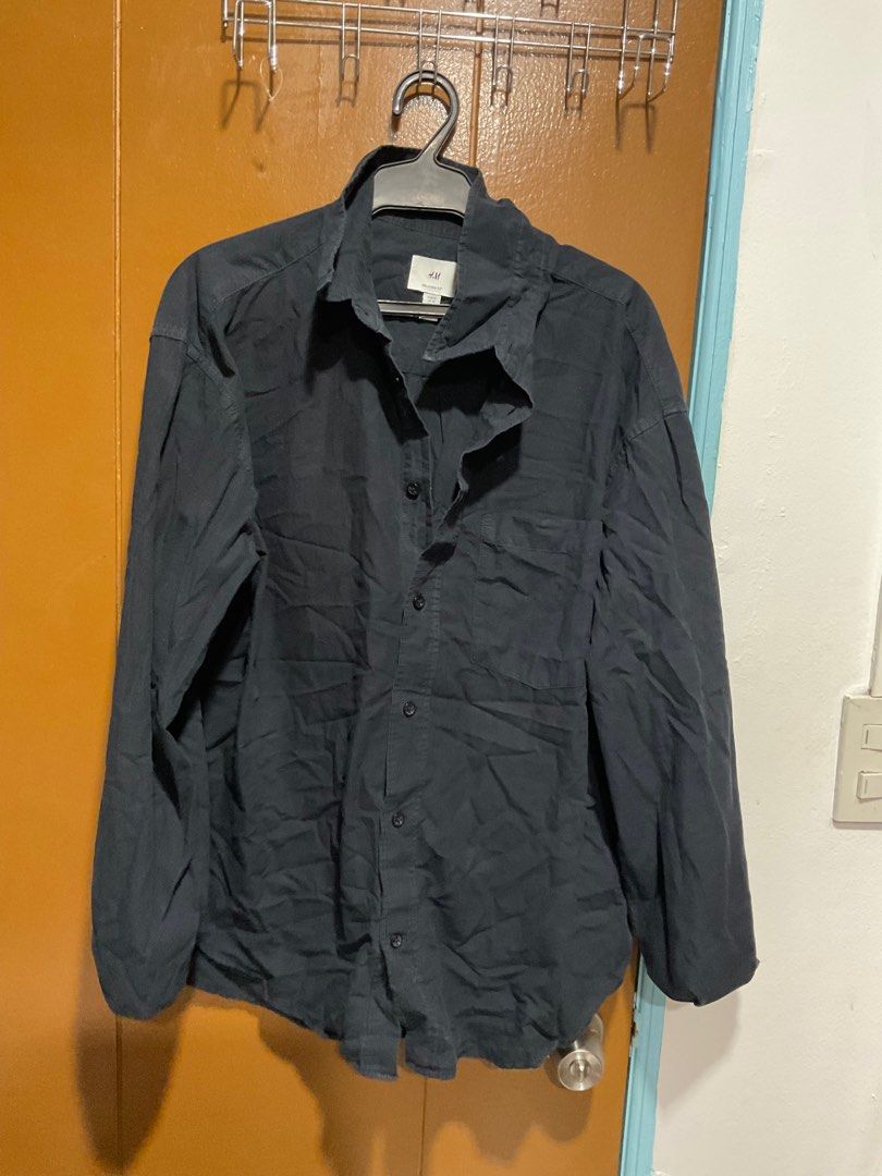 H&M Black polo (Category: Formal Shirts) located in Manila. Submitted by rags2php (Listing ID 1389357934, Image 2). Description: Relaxed fit.