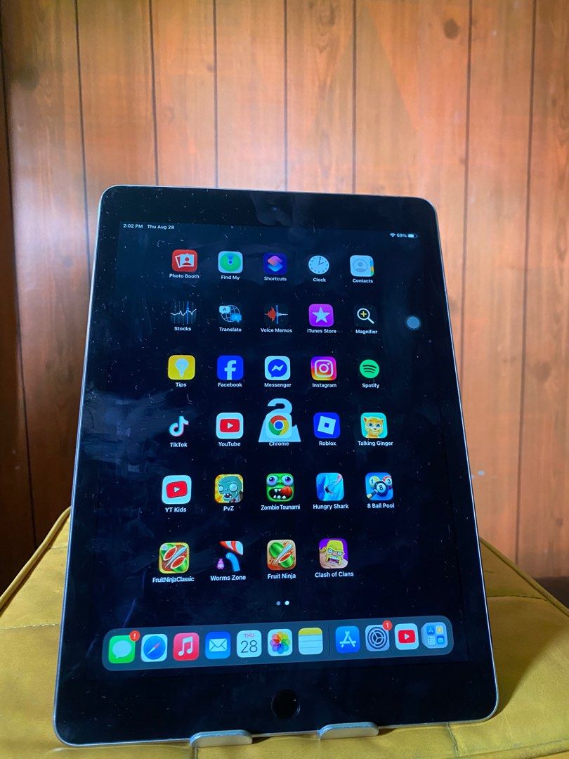 iPad air 2 64 gb (Category: iPad) located in Manila. Submitted by sarisarifinds.22 (Listing ID 1389361334, Image 2). Description: iPad air 2 64 gb Good as new po no issue check po muna bago kunin Open for meet up or pick up on my location 4500 asking may bawas papo sa sure buyer .