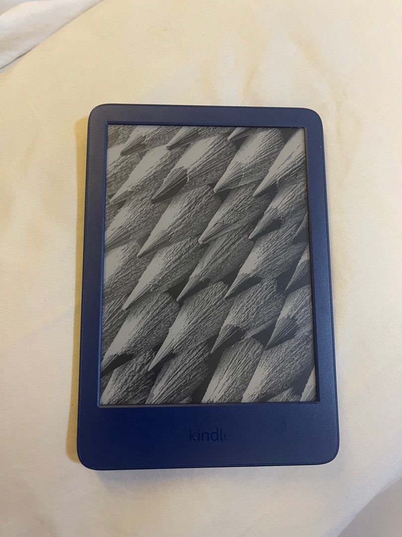 Kindle 11th Generation 2022 6 inch (Category: E-Readers) located in Manila. Submitted by bella689 (Listing ID 1389458927, Image 1). Description: bought on - May 13, 2025 original price - ₱11,195.00 comes with screen protector and clear case rfs: prefer physical books :((.